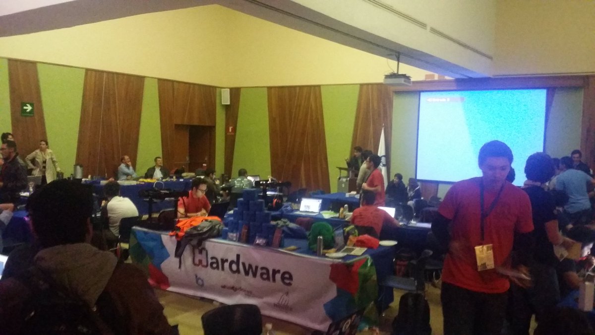 Alevsk's tweet photo. #iohack makers y programadores a todo lo que dan #hackaton https://t.co/jkBEmoa3JH