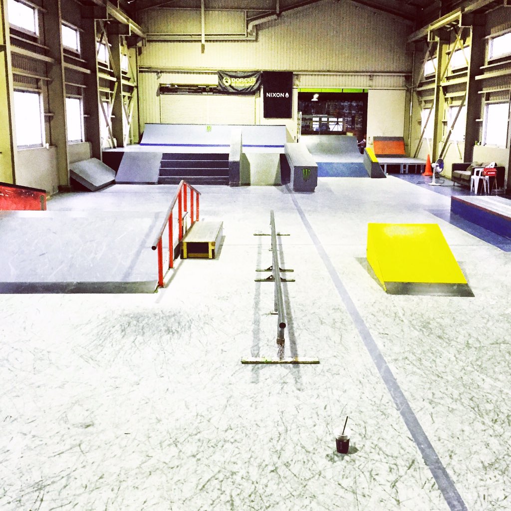SWAGPORT_SP's tweet photo. SWAG PORT
本日も0時までオープンしております📢

#swagport 
#skatepark
#in_door
#osaka
#japan
#雨トレ
#室内パーク
#スケーターの味方
#ディスカウントチケット配布中 https://t.co/3DxShi2Hoh