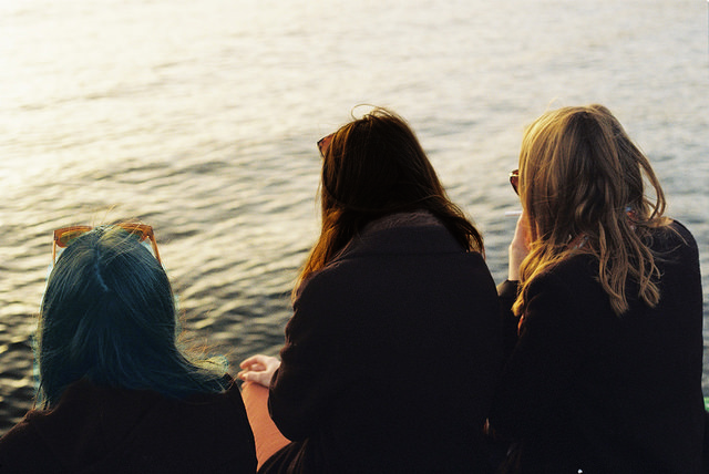 GreekBlackLily's tweet photo. I love spending cold days on the beach with @SaltySeaBabe and @cleocypress #marriedtomycamera https://t.co/FKyyEfN3io