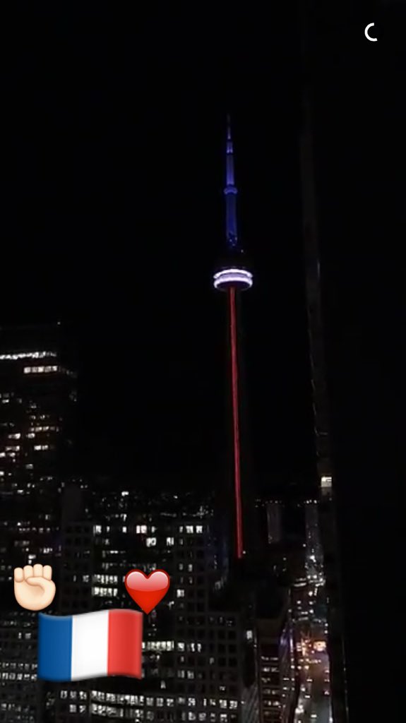 lonelyb0i's tweet photo. Toronto showing their love to Paris.❤️🇫🇷 nice shot by @MatthewSantoro 
Paris, you're held in my prayers. https://t.co/DXxCmIK9On