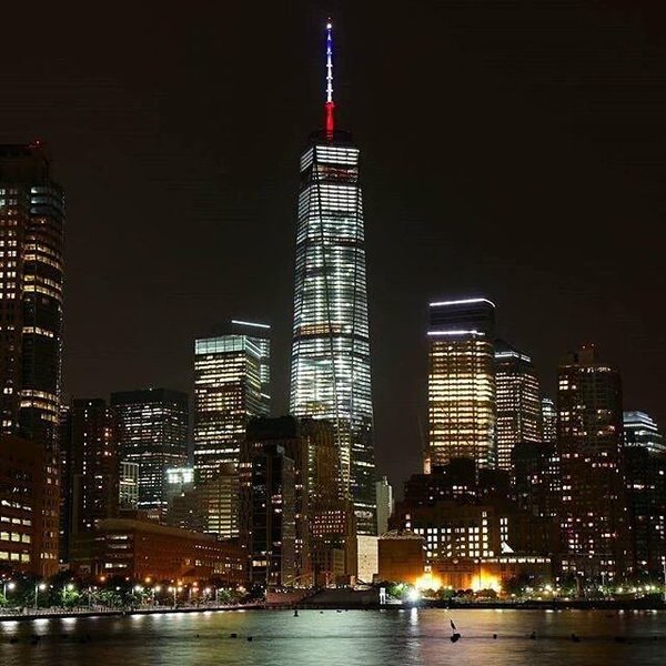 BuzzFeedNews's tweet photo. World Landmarks Light Up In The Colors Of The French Flag To Honor Paris Terror Victims https://t.co/0VT6SSUkkv https://t.co/b3N0sIypg7