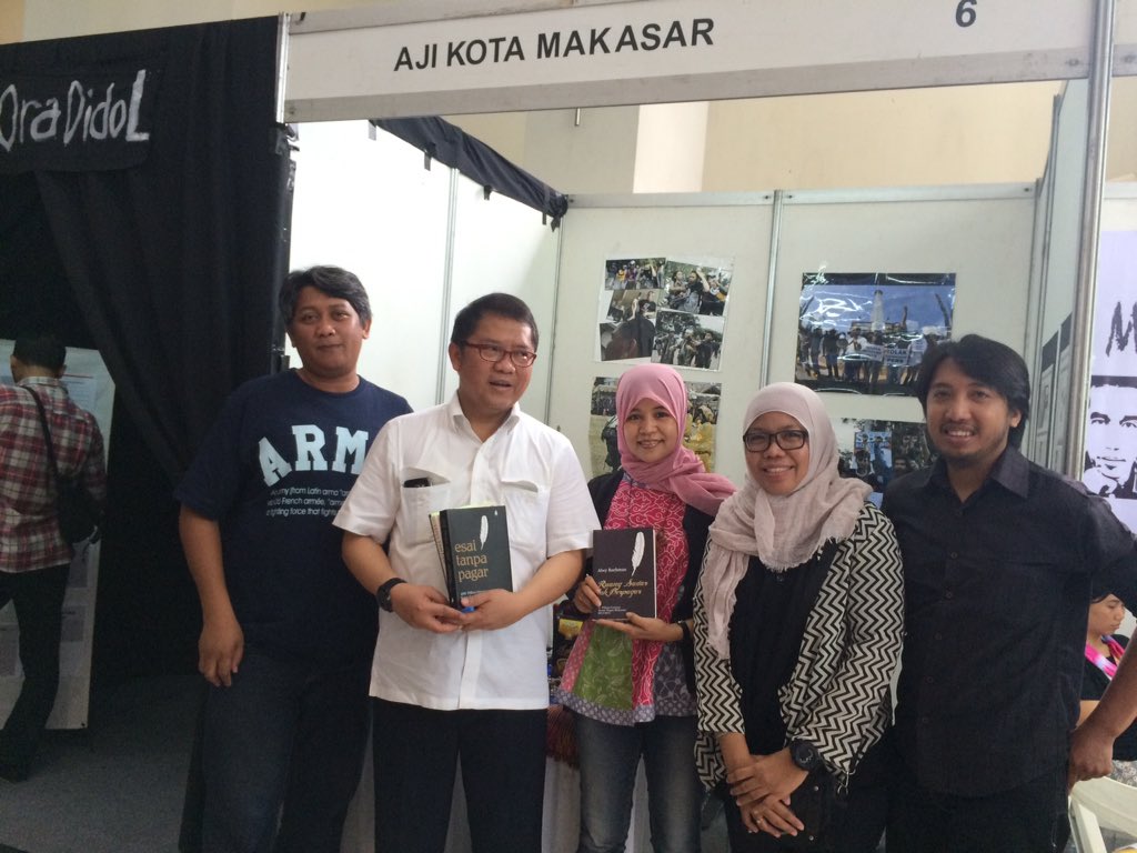 una_fajar's tweet photo. Menteri Komunikasi dan Informatika bersama AJI Makassar di Festival Media 2015. #FestMedAji cc @AJIIndo https://t.co/zGJAvKoR7h
