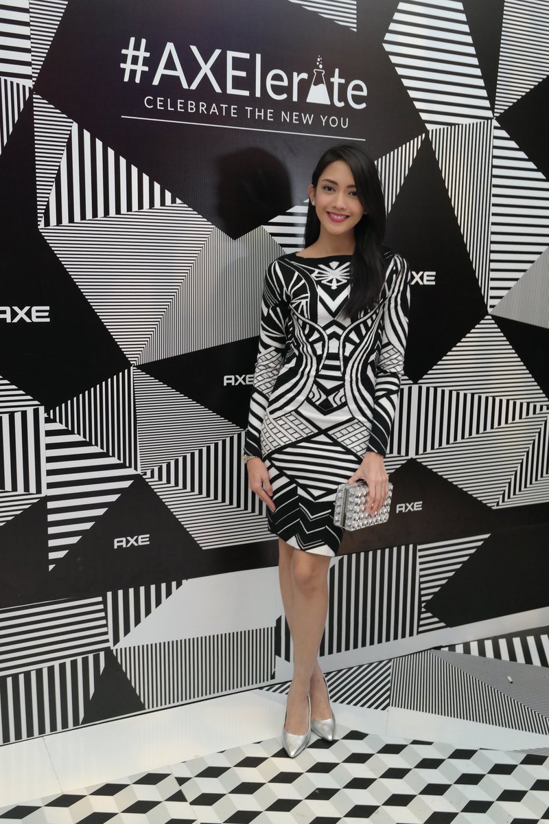 graziaindonesia's tweet photo. Diantara Ririn dan Paula, penampilan siapa yang menjadi favorit Anda? #AxeBlackLab #Axelerate #GraziaIndonesia https://t.co/VlmV9WzTHK