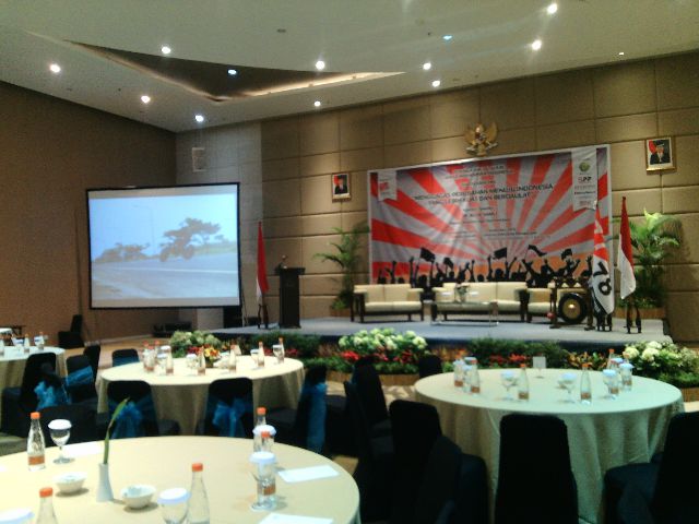 jazzpromomedia's tweet photo. Acara Meeting di Ballroom Hotel Grandia Bandung... Projector 4500 Lumen dan Screen 200 Inch https://t.co/Y3yIAgDJne