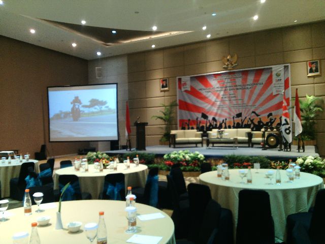 jazzpromomedia's tweet photo. Acara Meeting di Ballroom Hotel Grandia Bandung... Projector 4500 Lumen dan Screen 200 Inch https://t.co/Y3yIAgDJne