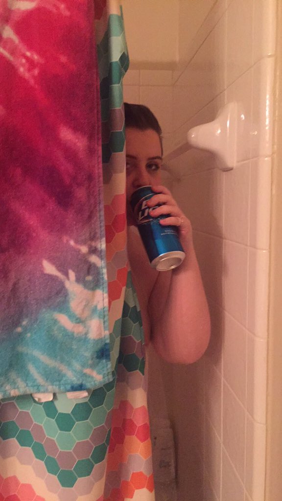 Kro_vana's tweet photo. just busy lovin life @AbbieRose_Smith #showerbeer https://t.co/4CytUheehW