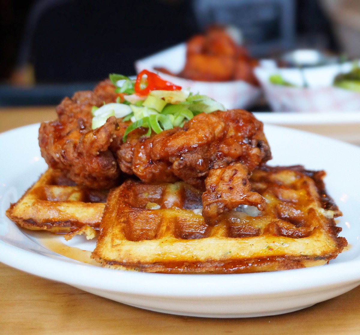 TasteBytesTO's tweet photo. 24 hour marinated fried chicken &amp; waffles from @Trinity_Common!🍗🍞👌#trinitycommon https://t.co/cIgeI4pRUv https://t.co/Oj5Iio90Uo