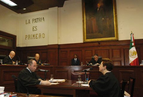 Milenio's tweet photo. |@EPN manda al Senado ternas para ministros de la SCJN https://t.co/gB4UQQ0ucV https://t.co/nwJWUit18H