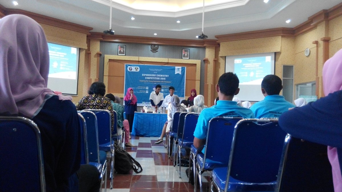 HMK_UNDIP's tweet photo. Presentasi peserta LKTI DCC selesai, dilanjutkan science magic dari KSPM Valensi. https://t.co/GyS3xVDfKF