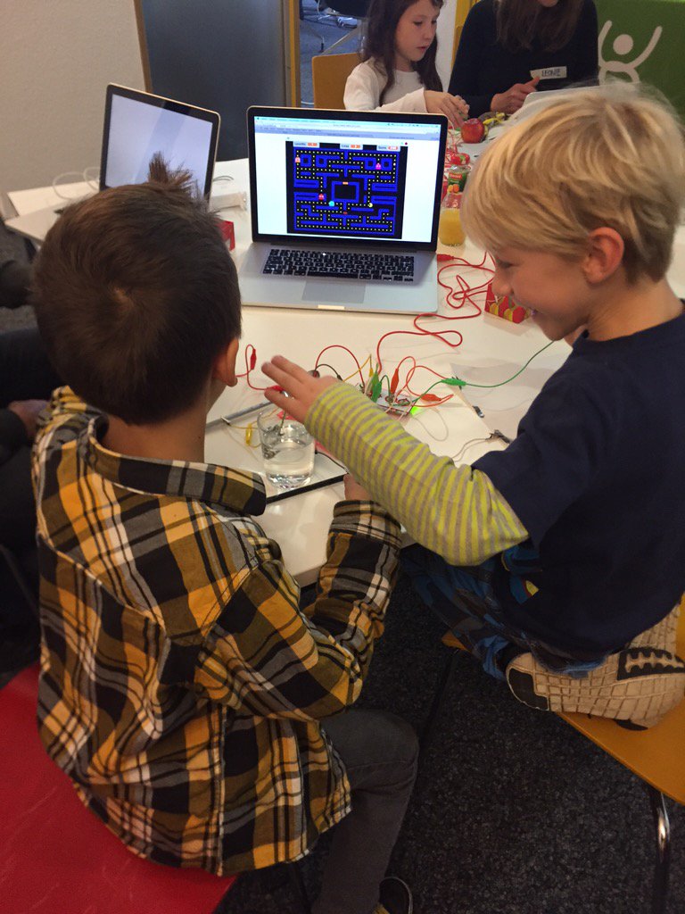 CoderDojoKassel's tweet image. Wieder mal tolle Stimmung beim heutigen CoderDojo 😍😍😍 #cdks
