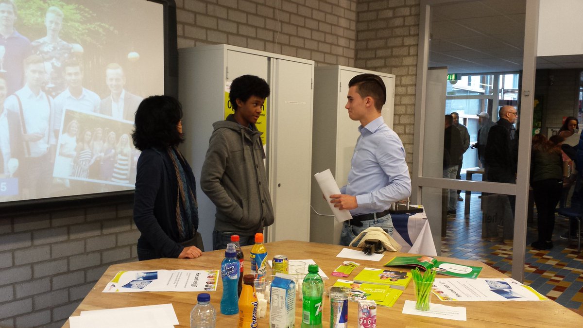 Oud-leerling van <a href="/reeshofcollege/">Reeshof College</a> geeft voorlichting tijdens ZIEN DOEN BELEVEN <a href="/Beatrx/">Beatrix Simek</a> #voorlichting #helicon
