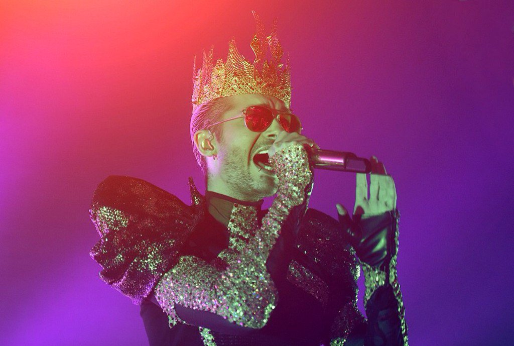 SmaugEye's tweet image. Is it a new @JaredLeto 's photo? Or.. Wait! This is Bill from Tokio Hotel !