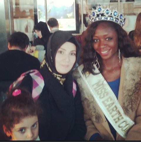 MissEarthCongo's tweet photo. #MissEarthCongo 2015 Christelle arrives to Austria. The coolest thing ever ever is the fans. #MissEarthInAustria. https://t.co/dYHg8J9yuD