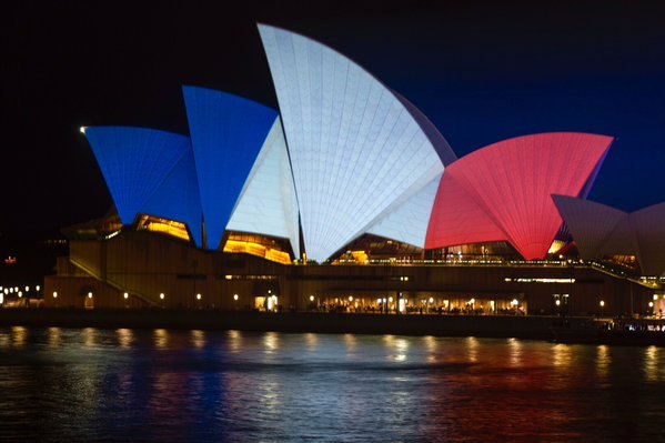 1 pic. World Shows Solidarity With #ParisAttacks Victims. 
#Prayers4Paris
#PrayForParis
#StandWithParis