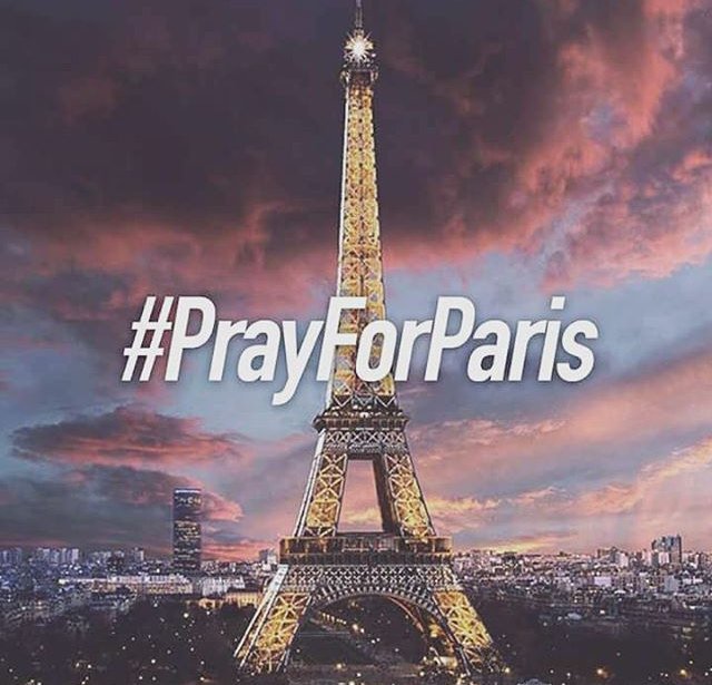 cindyfamous's tweet photo. No words😥🙏 #PrayForParise #PrayForPeace #Parijs https://t.co/EnRvFJ2Cpk