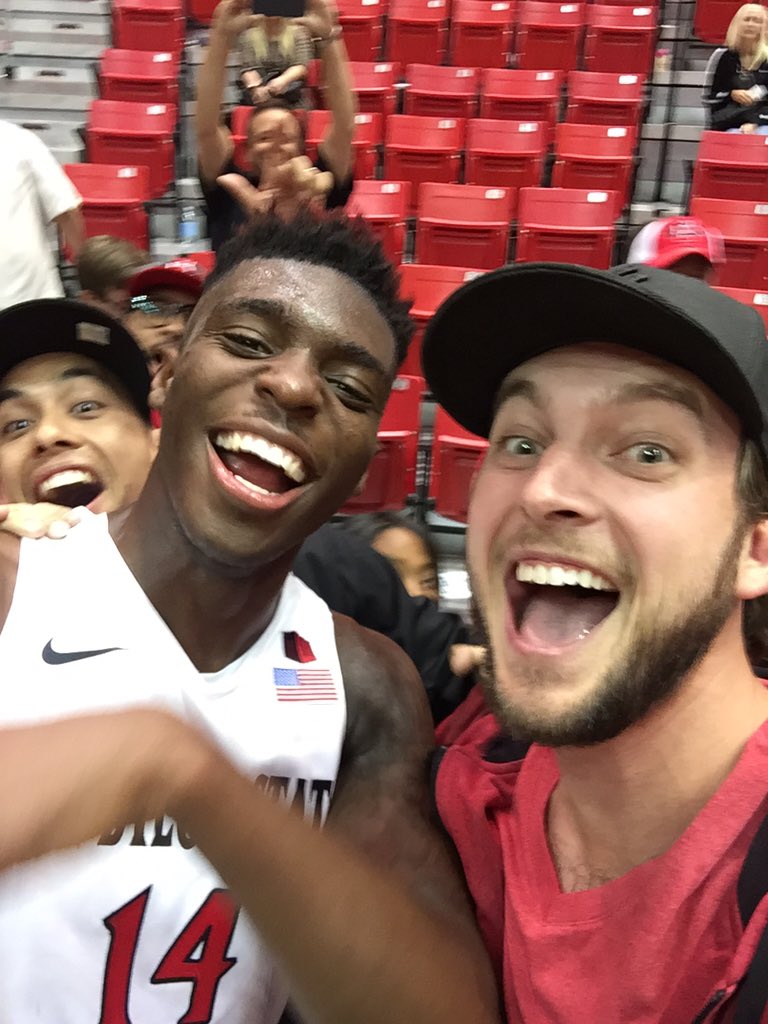 hiimrichie's tweet image. Starting off the #AztecsMBB right. A win and the annual @1KingZ4 post-game selfie.