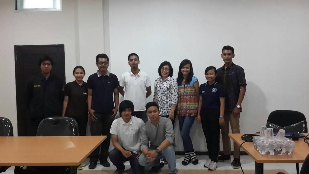 herbs_souvenir's tweet photo. Monitoring dan Evaluasi Bali Urban Herbs and Souvenir-Tim Teras Mahasiswa Bali ft Bu Sutrisna Dewi.
#kompaskampus https://t.co/eTk4QPqzj4