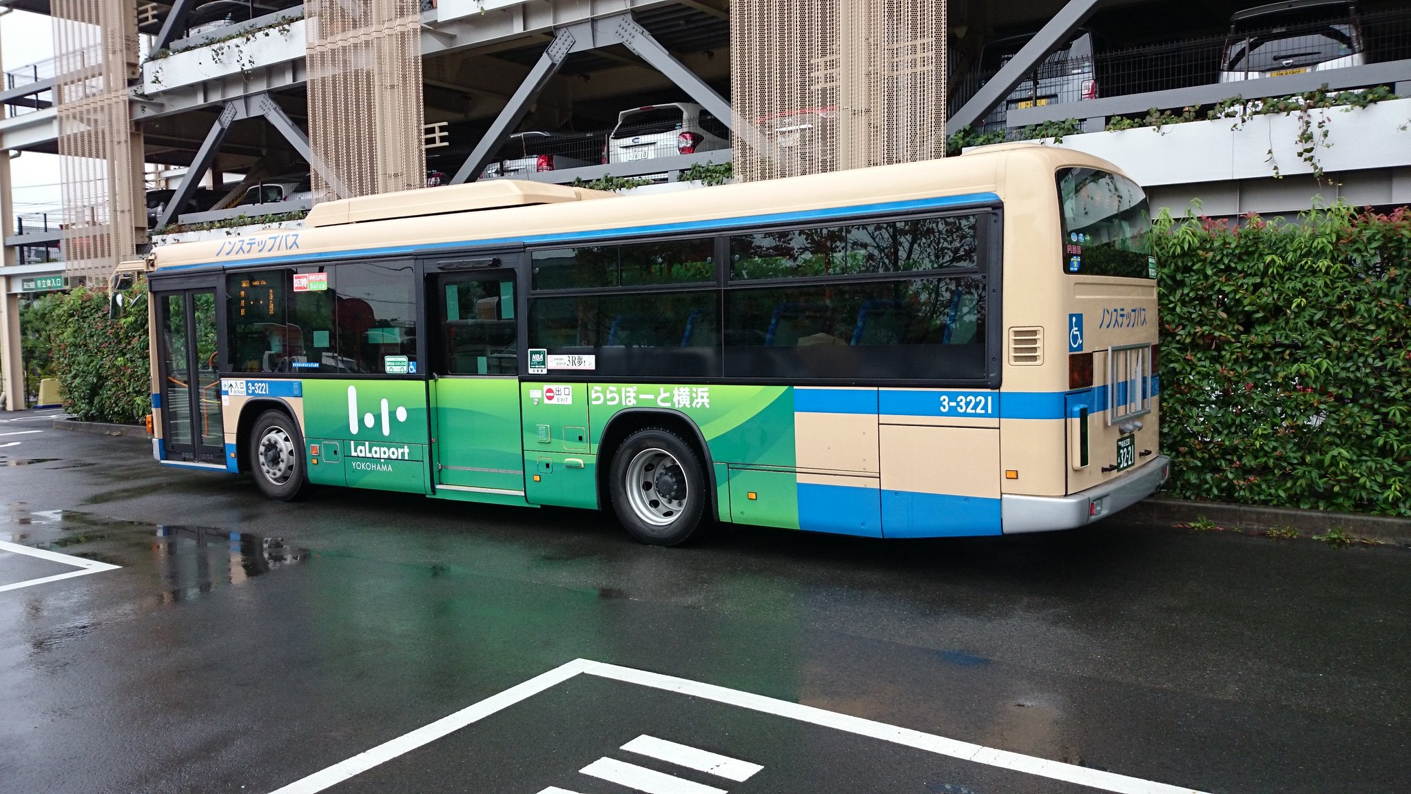 おけら ららぽーと横浜1456発の鴨居駅前行きは 横浜市交通局 横浜交通開発の受託 3 3221で運行 乗車券引換券と バス車載整理券の2つを運賃箱に入れて乗車 T Co T74hs9qf Twitter