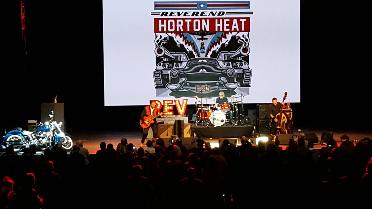 elmstfest's tweet photo. Always loved bright and shiny objects @DallasHD. @RevHortonHeat you're not so bad either! https://t.co/jwh7DbevzT