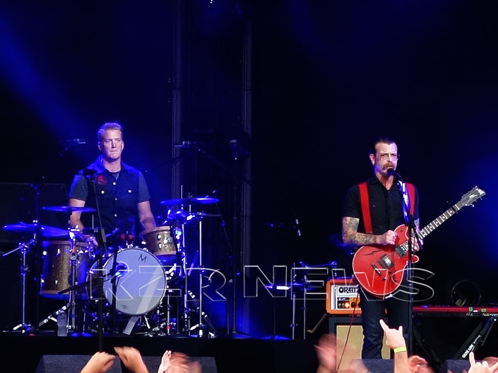 KZRNews's tweet image. #EaglesOfDeathMetal Few Days Ago In Hollywood... Our Thoughts and Prayers Go Out to the #Paris Victims @EODMofficial