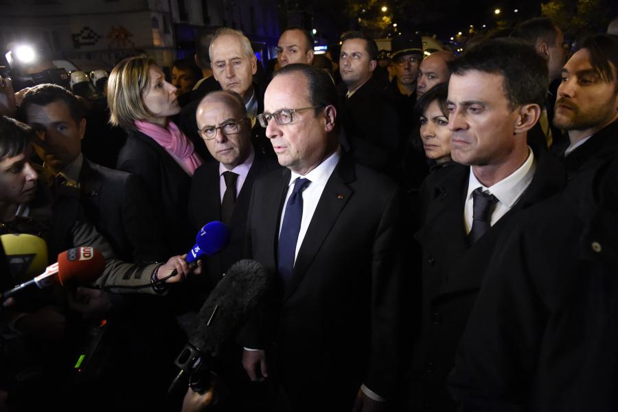 welt's tweet photo. Mehr als 120 Tote: Was Sie über die Terrorwelle in Paris wissen müssen https://t.co/UU1wFw5H9O https://t.co/tWXnCaopPq