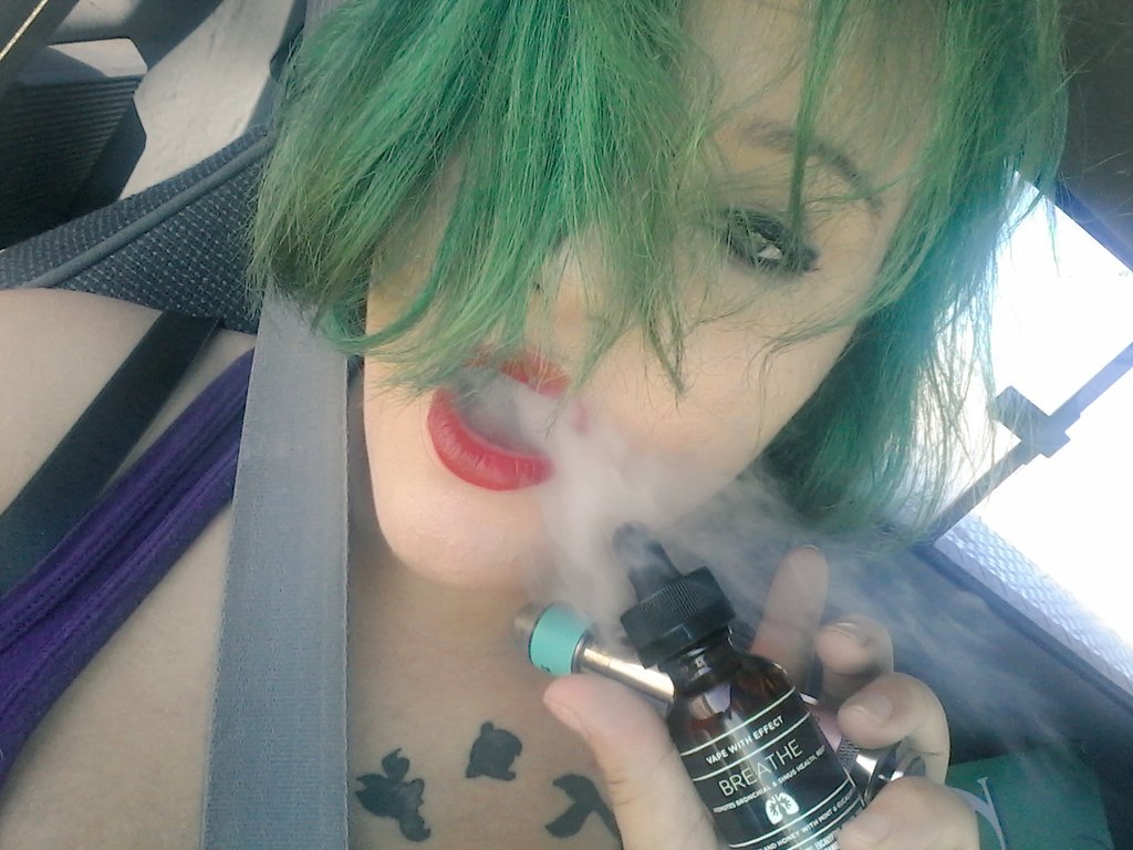 vapegirl2k15's tweet photo. #vapewitheffect #vapelife #vapegirlsdoitbetter https://t.co/pKAZCBpbD1