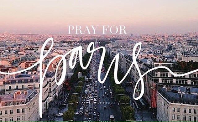 misumoi's tweet photo. #PrayForParis https://t.co/d6ly8CpSNI