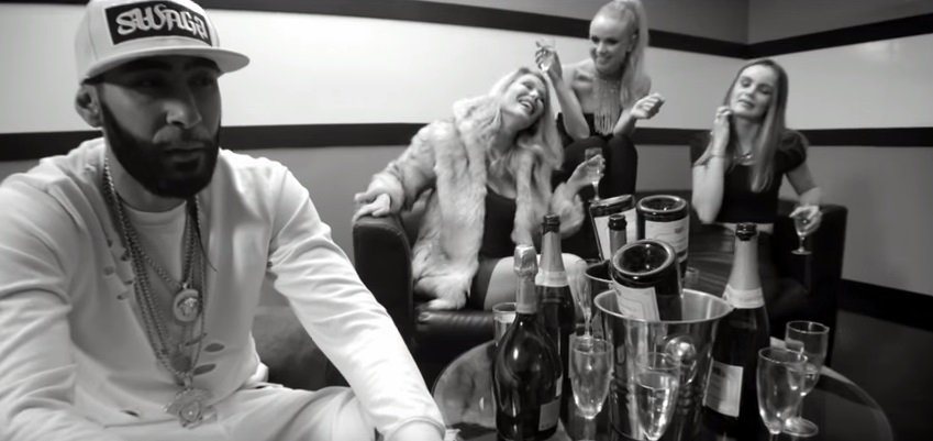 DistrictFR's tweet photo. (Clip) @lafouine78 - Par intérêt : https://t.co/8ASsF4LqXc Produit par @Danysynthe et réalisé par @CharlyCLODION https://t.co/8ZcQ2HC4gX