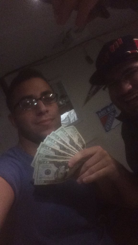 KhalDougoXiii's tweet photo. Thanks for that $5 loan @Johnfranco94 #hustled5into140 #flippingbricks https://t.co/LGFmpNJCS0