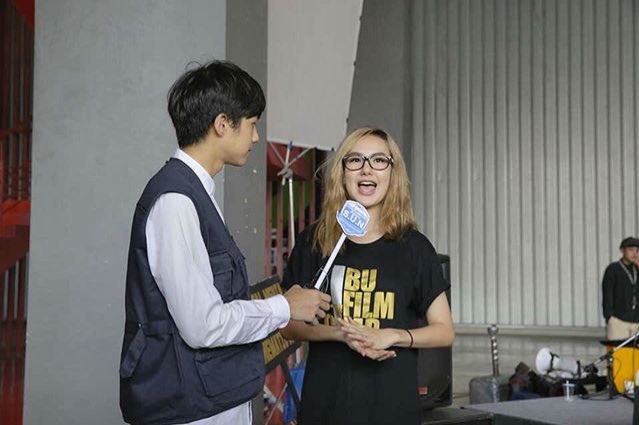 สัมภาษณ์ <a href="/CherreenHvk/">ณัฐจารี หรเวชกุล</a> 🎤#BUopenhouse #SUNReporter 
cc:<a href="/bank_thiti/">Thiti Mahayotaruk</a> ©arunrat_chan