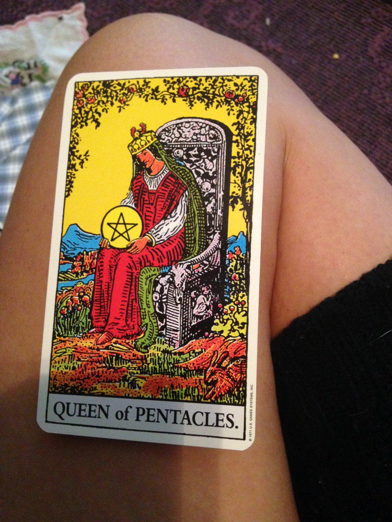 GoddessSydneyJ's tweet photo. Queen of pentacles... Pulled at 11:11pm on 11/13/15 #bam #materialwisdom #femdomme #tarotreader https://t.co/VM2mgCrAZC