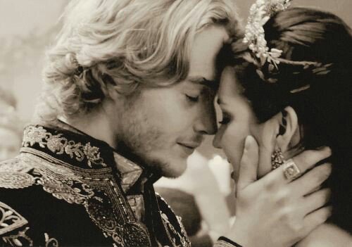 Shivvasaurus's tweet photo. "Whatever the future brings you are my light" #Reign #bravo #inshock #InAClearing @AdelaideKane @toby_regbo https://t.co/EtWH2ltT3K