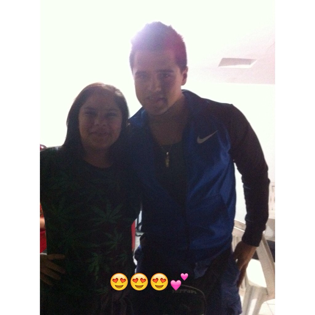 AmyVinales's tweet photo. @GarzaaJr ninjaaa😍😍 la mejor noche bebe sígueme si me recuerdas y si no también 😙 https://t.co/C4CTKuWYVs