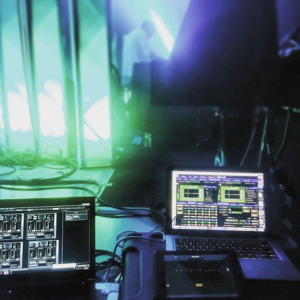 Silpher's tweet photo. So many gadgets makes doing sound even more fun. #onewub https://t.co/f8Ng8oSwwd