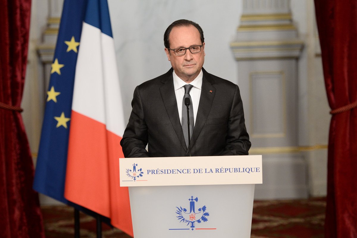 DiarioSUR's tweet photo. #Paris @fhollande : «Los atentados son un acto de guerra del Estado Islámico» https://t.co/iO3rVlETl3 https://t.co/9GDkOhJ5GC
