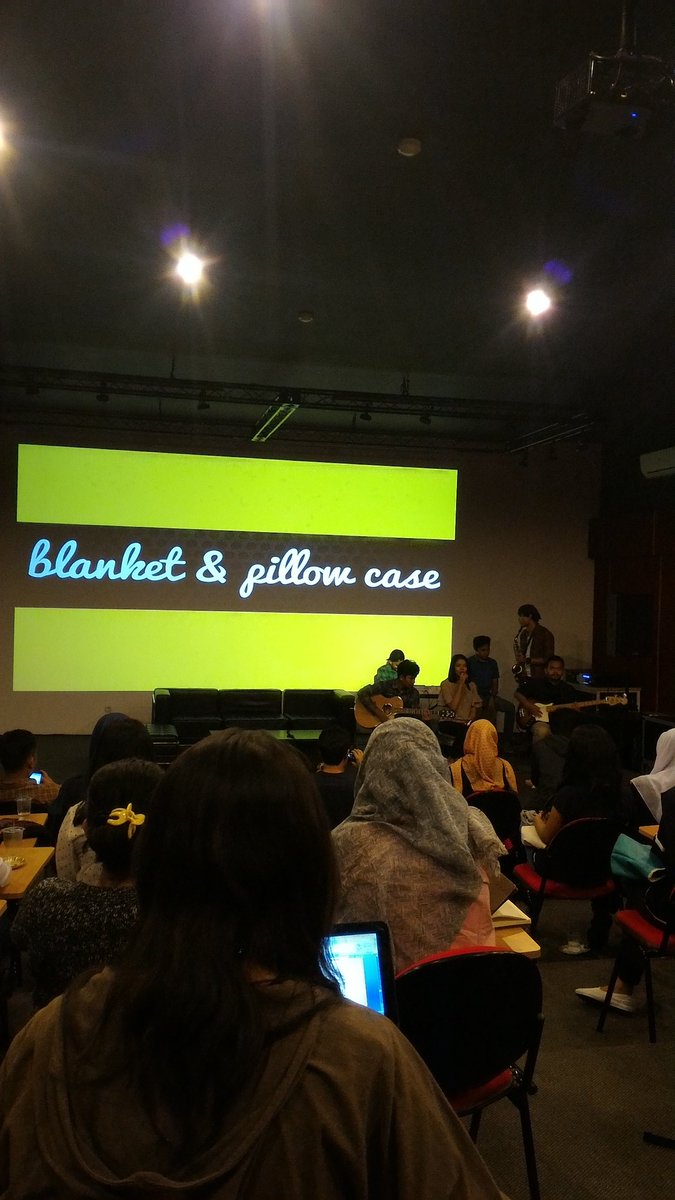 infojakarta's tweet photo. Blanket & Pillow case sedang memeriahkan #IYCpitstop vol.8 @IndonesianYouth https://t.co/wMoYLwLEVI