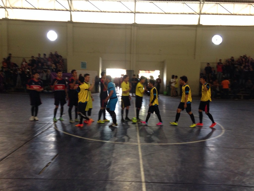 DEPORKOMAHIUGM's tweet photo. Pertandingan hari ini nggak kalah serunya dari pertandingan kemarin loh. Yuk merapat ke gor UIN

@HumasWaroengSS https://t.co/WNMAJyv0Gu