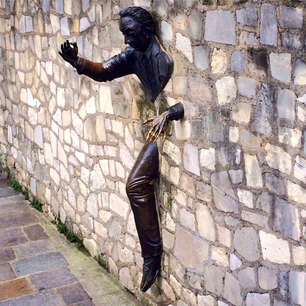 İnsanlık diller, dinler ve ırklar arasına örünen nefret duvarıyla karşı karşıya. Terörün saldırısı tüm insanlığadır.