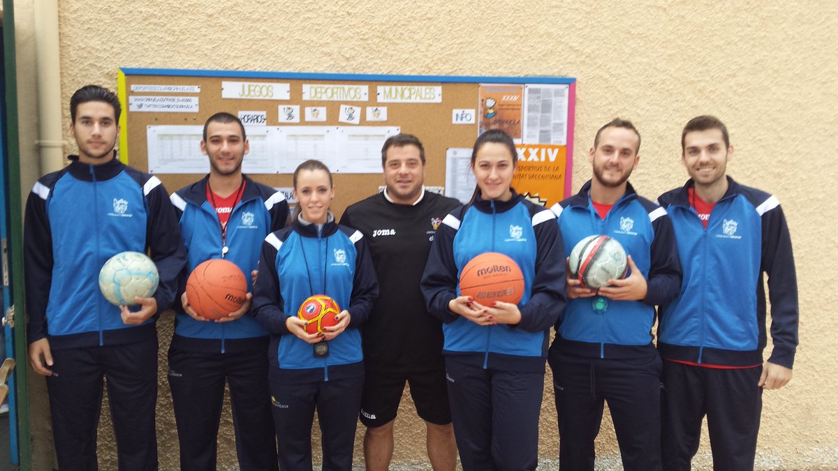 dxtsorihuela's tweet photo. Buenos dias, tercera jornada de deportes de equipo,ya tenemos a los arbitros uniformados.Deporte escolar es vida. https://t.co/wcCmEoPLET