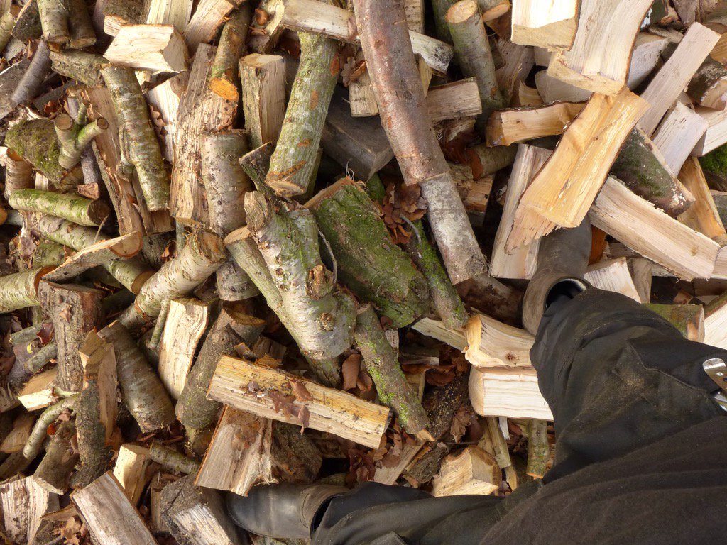 Vanaf 10u <a href="/ElisabethGr033/">Elisabeth Groen</a> mobiele smederij, steunschijven #KeiStadHout, verse appelsap <a href="/LWBLandinzicht/">Land in Zicht</a> Hout genoeg!