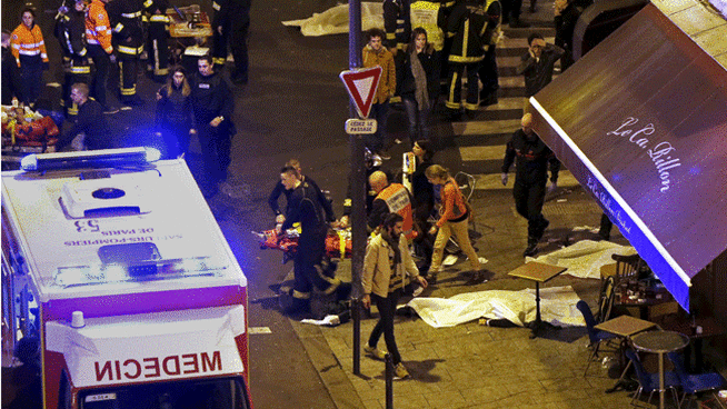 informativost5's tweet photo. Más de 120 muertos y 200 heridos en la matanza terrorista de París https://t.co/kQ12Pw9P8c #TodosSomosParis https://t.co/c0SZq6KvDu