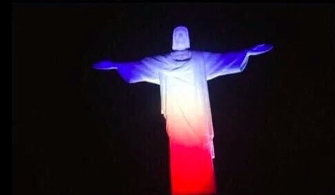 Footballtweet's tweet photo. The world pays tribute to the victims of Paris. #PrayForParis https://t.co/Vr086BqmKd
