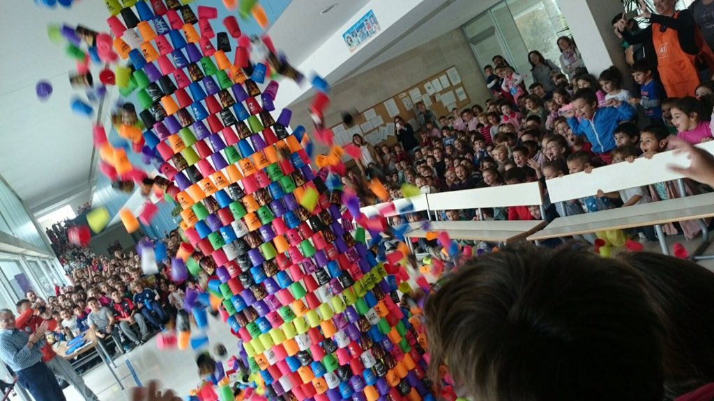 playstera's tweet photo. #recordguinness #stackup2015 #stacking https://t.co/TmSEy4S3ND