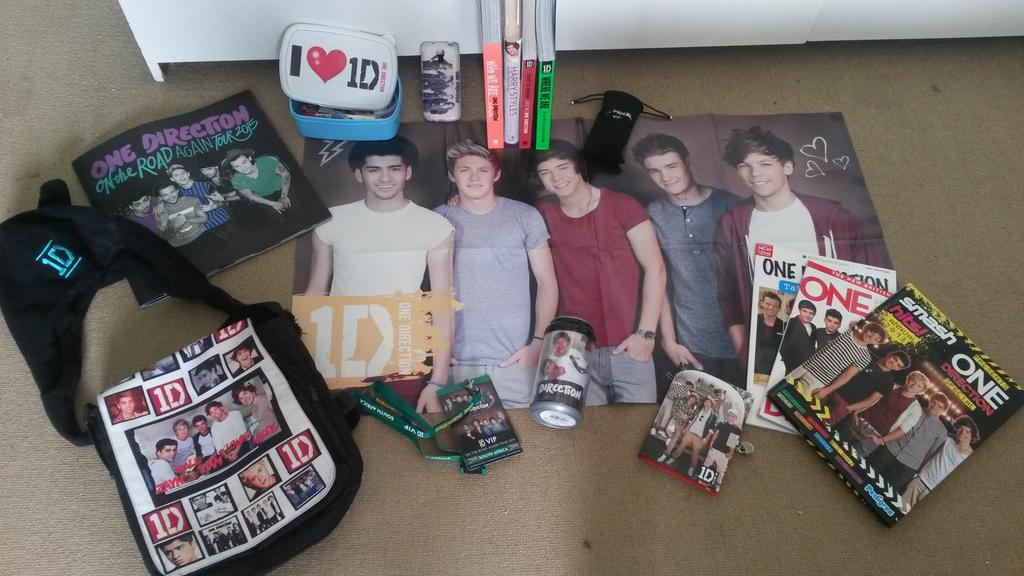 Mikayla_Reid243's tweet photo. @KFMza #KFMdirectioners #CokeTop40SA +a room full of posters and more merch! πππ I just need an addition to my CD's! https://t.co/a8LUA1bAer