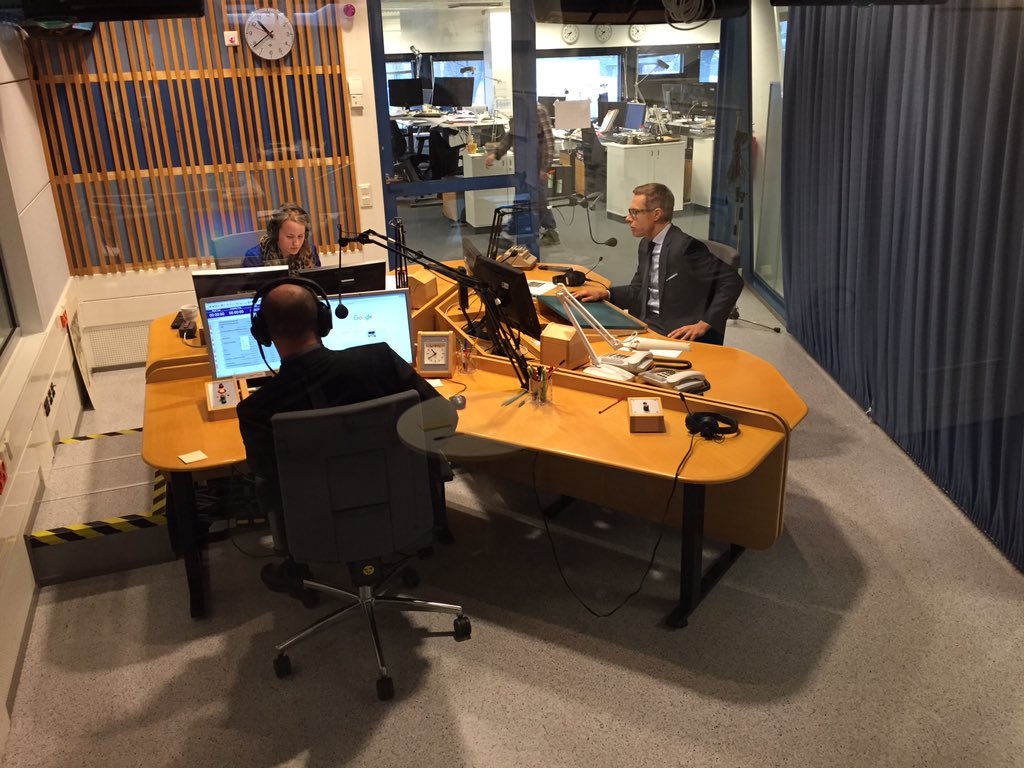 LindqMi's tweet photo. #pariisi'n tapahtumia käsitellään kaikilla Ylen uutisalustoilla. Ministeri @alexstubb radiossa nyt. https://t.co/xBSSFCWPOk