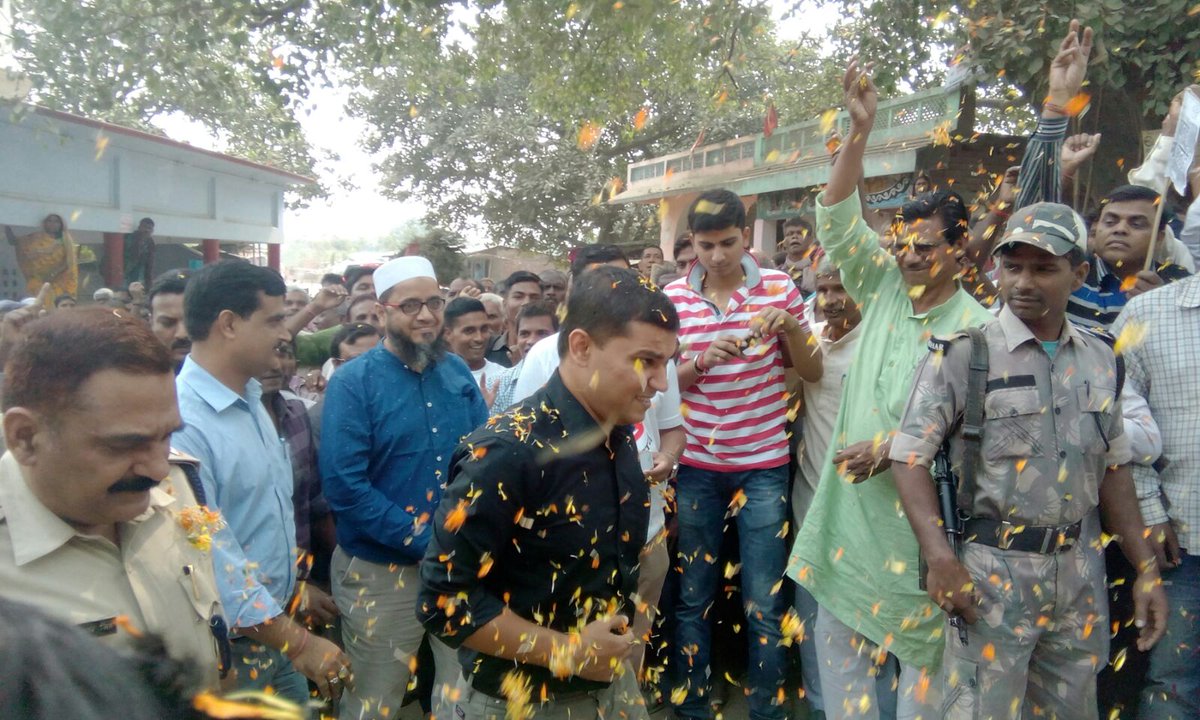 SwachhBihar's tweet photo. @swachbharat Misson Swachh Bihar celebrates community ODF declaration  at Baruna &amp; Gogri GP of Khagaria, Bihar. https://t.co/L7DXxTgaap