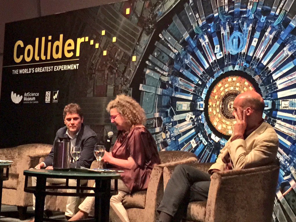 Vincenzo Napolano from @UffComINFN and <a href="/PaoloScoppola/">Paolo Scoppola</a> from <a href="/embrioDotnet/">embrio.net</a> w. Dr.Laura Longo <a href="/NTUsg/">NTU Singapore</a> talk #GiftOfMass