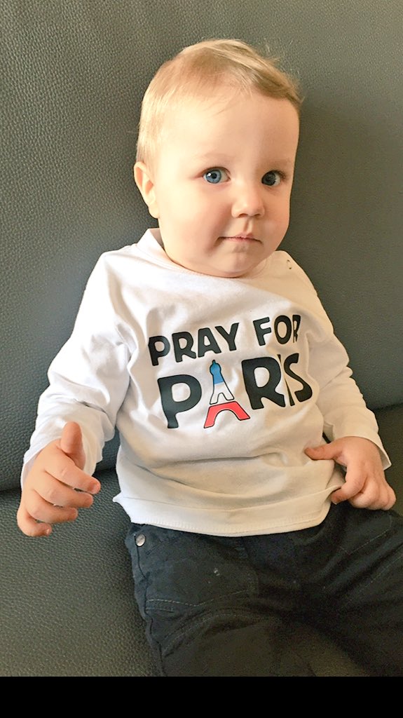 bsevolution74's tweet photo. #prayforparis https://t.co/D7fwgyvsOc