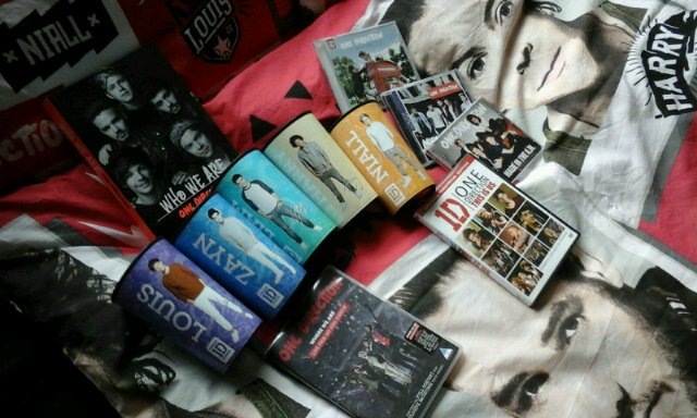 lanagerm's tweet photo. Some of my merch! #947directioner #CokeTop40SA @947 https://t.co/TcHARg1dso