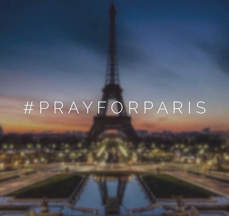 ParisBombing's tweet photo. On 9/11 the French said, "Today, we are all Americans."

It's our turn to say, We are French.

#PrayForParis https://t.co/HXX0tuanqe